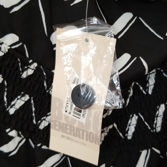 BCBGeneration Black&White Halter Romper XS NWT - Picture 5 of 7